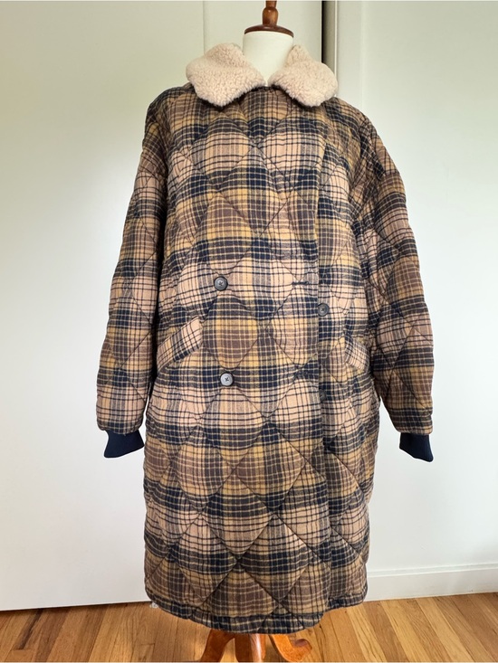 Levi's Jackets & Blazers - Levi’s Plaid Quilted Coat with Faux Shearling Collar - Beige Plaid